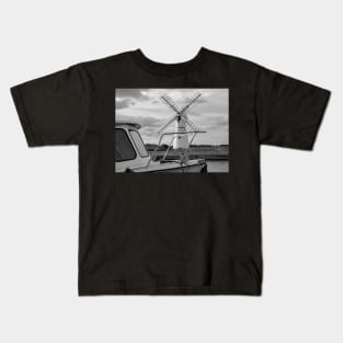 Motor boat on the River Thurne in the Norfolk Broads National Park Kids T-Shirt